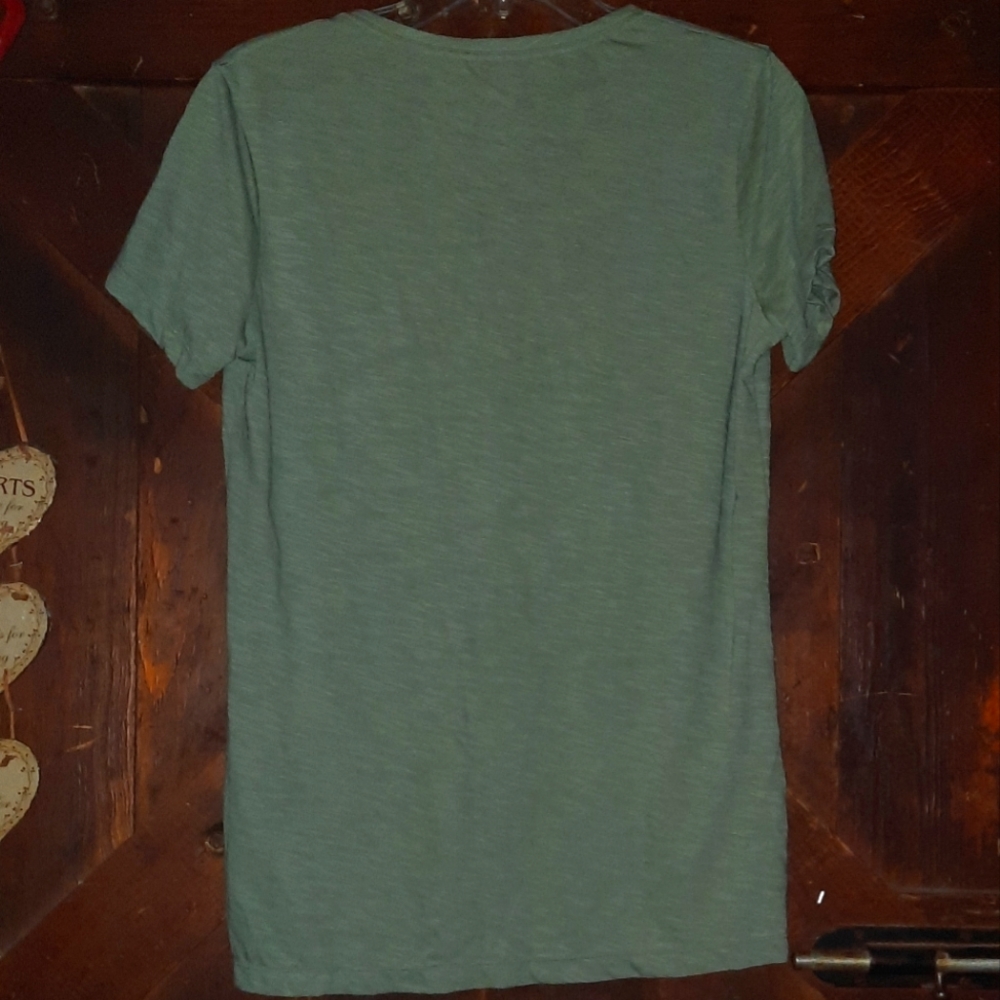 🍀3/15 🆕️ Woman's Light Green Tee-shirt - Picture 7 of 8